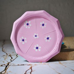 Beton Döküm Pembe Papatya Desen Dekoratif Tabak Bardak Altlığı veya Mum Tabağı Beton Döküm Pembe Papatya Desen Dekoratif Tabak Bardak Altlığı veya Mum Tabağı